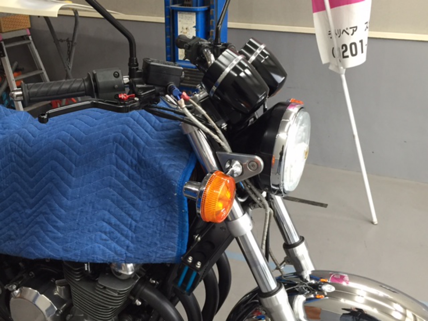 ゼファー７５０　ライトステー交換