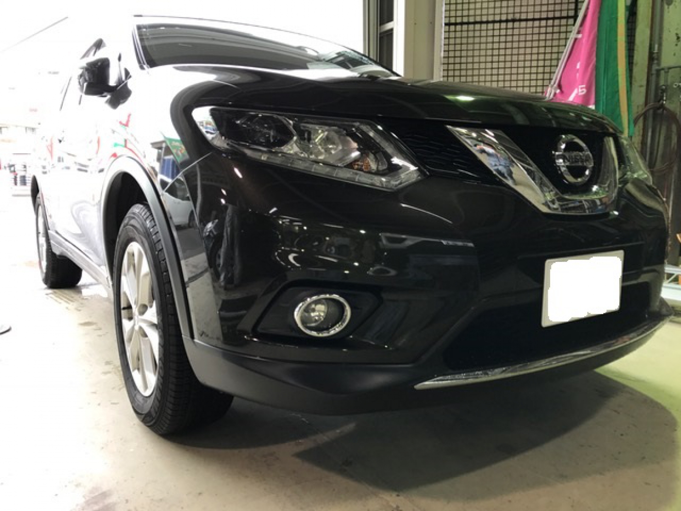 日産エクストレイル　右フロントフェンダー　デントリペア