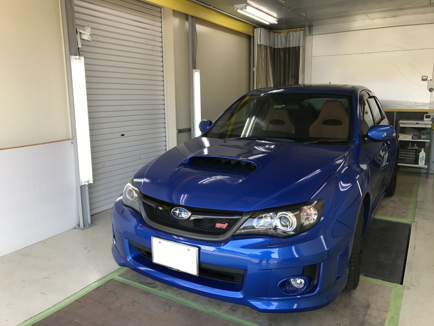 スバル　インプレッサ　左リヤドア　デントリペア
