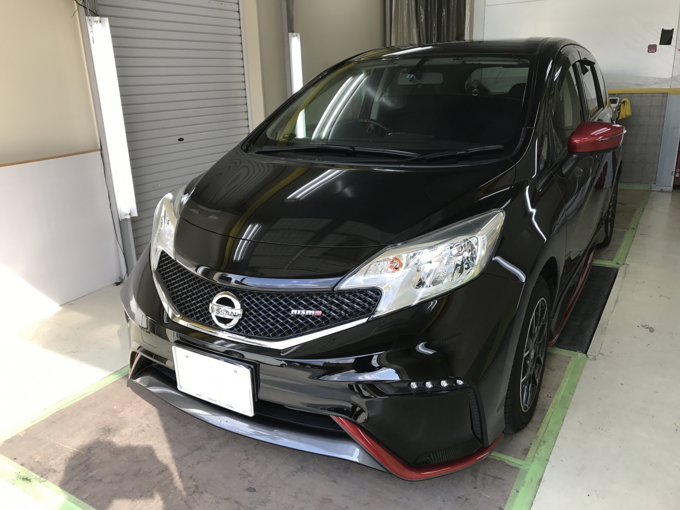 日産ノート　助手席ドア　デントリペア