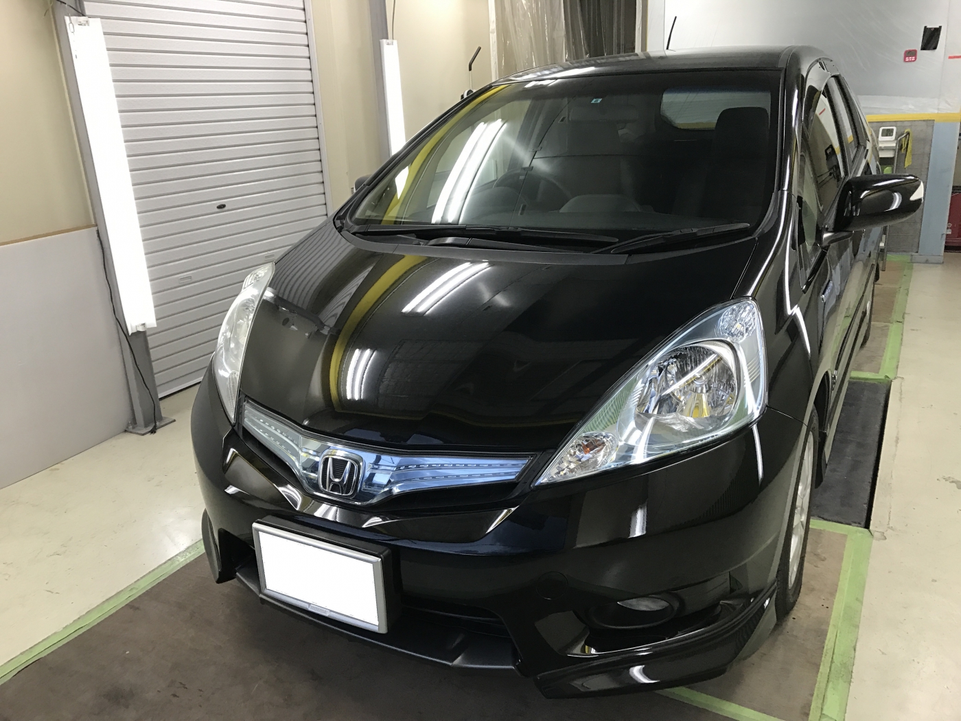 ホンダ　フィットシャトル　左フロントドア　デントリペア