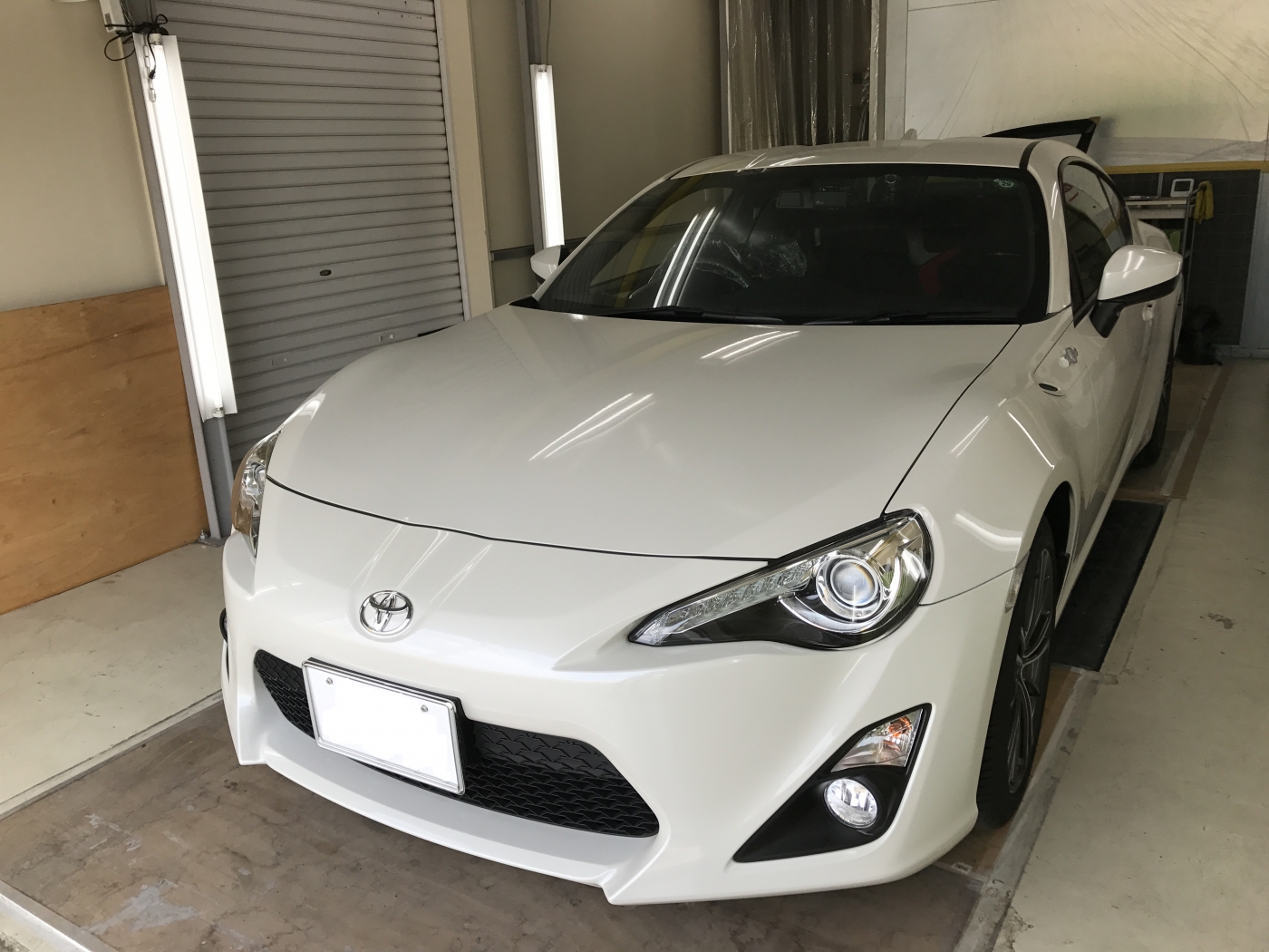 トヨタ８６　右クォーターパネル　ヘコミ修理