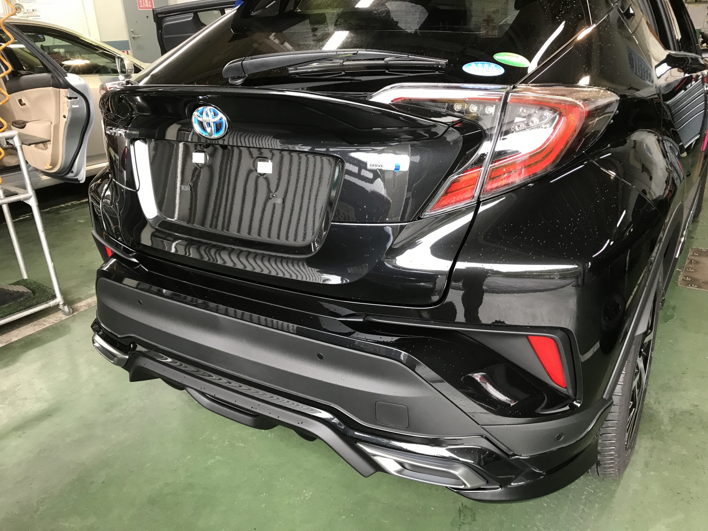 トヨタ　Ｃ－ＨＲ　ルーフ　ヘコミ修理