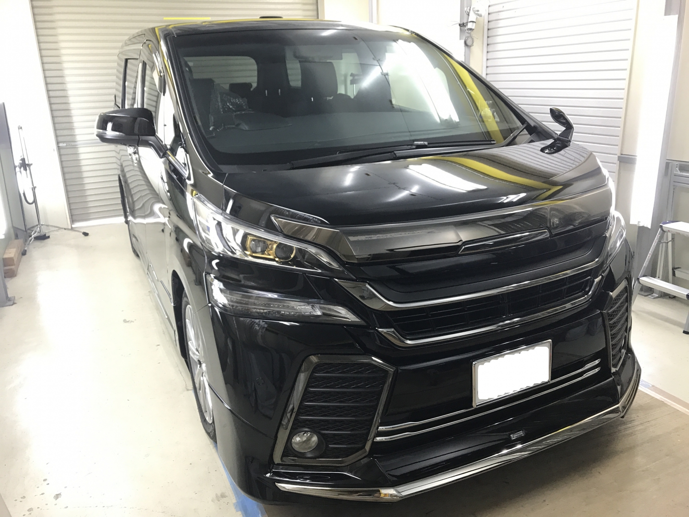 トヨタ　ヴェルファイア　左フロントドア　ヘコミ修理