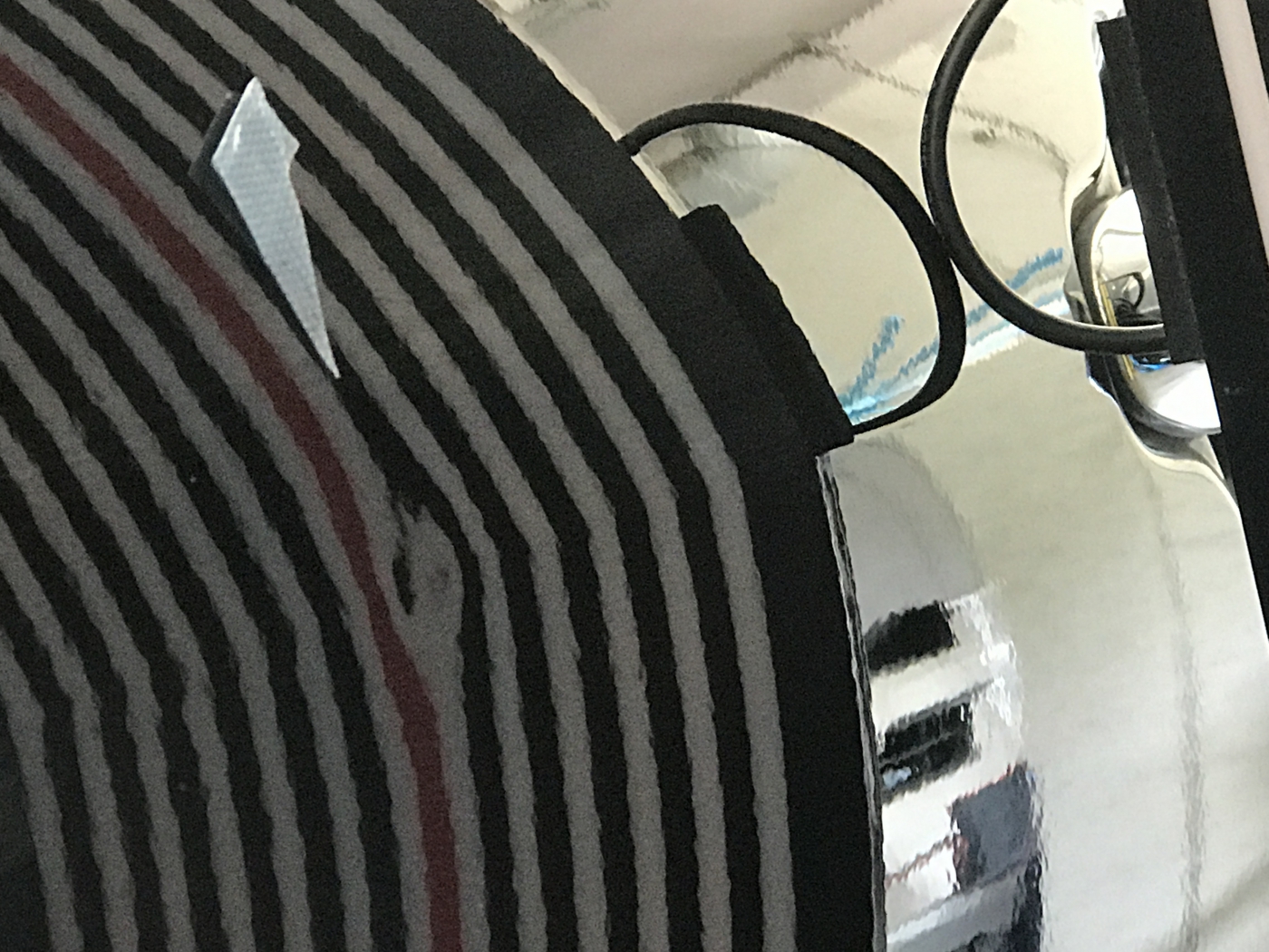 トヨタ　アクア　左フロントドア　ヘコミ修理